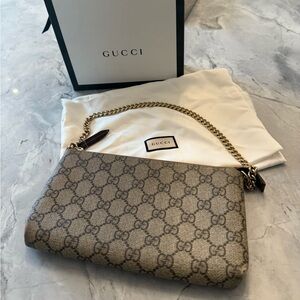 Gucci Wallet Clutch on Chain GG Logo - box and dust bag included. 100% AUTH